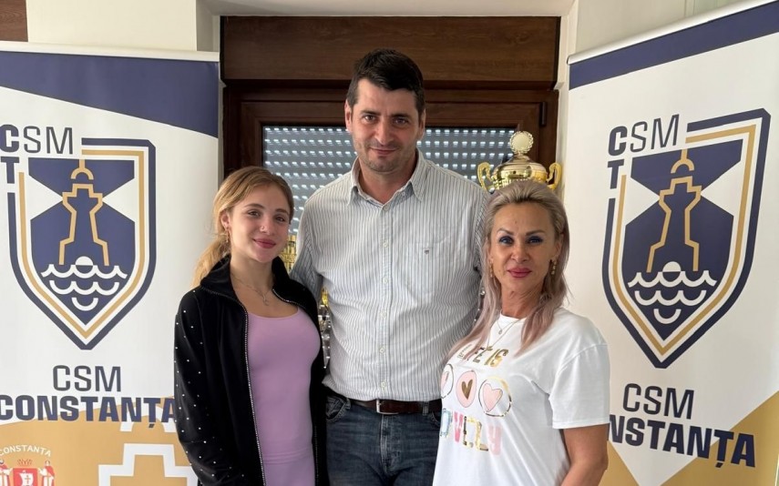 Mihai Ochiuleț, alături de gimnasta Sabrina Maneca Voinea și mama și antrenoarei ei, Camelia Voinea. Sursa foto: Facebook (Mihai Ochiuleț)