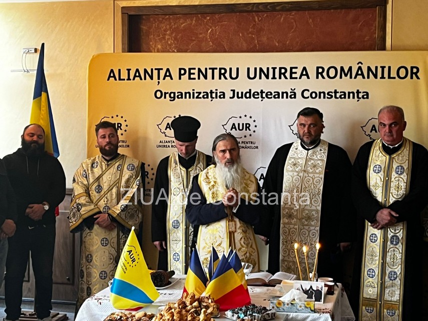 Preotul Frățilă, în imediata apropiere a ÎPS Teodosie, la slujba din 11 mai 2025, la sediul AUR Constanța