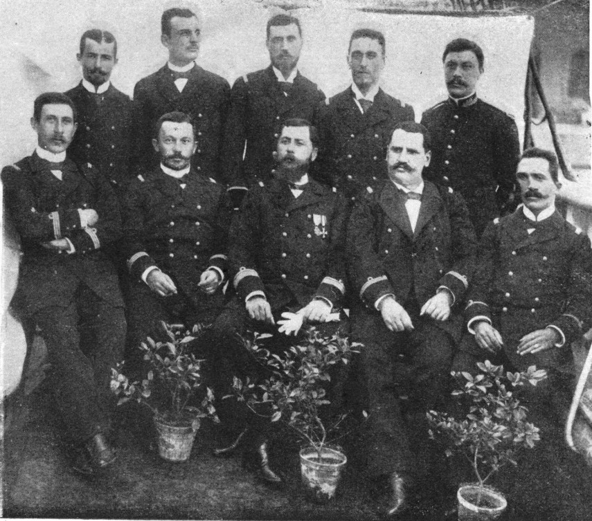1895. Maiorul Ioan Coandă, comandantul bricului “Mircea”, împreună cu statul major al navei