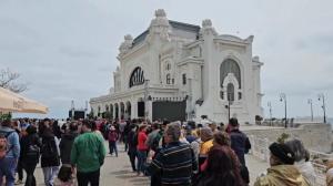 FOTOREPORTAJ+VIDEO Aglomerație în ultima zi în care s-a putut vizita gratuit Cazinoul Constanța