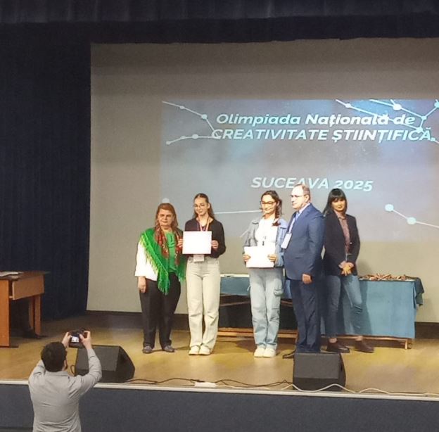 Maria Toader și Esra Zulchefil, clasa a X-a la Liceul Teoretic “Ovidius, sursa foto: Liceul Ovidius 