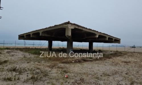 Fotoreportaj Constanța FOTO-VIDEO. Pasarela pe care se plimbau regii României, astăzi împrejmuită cu sârmă ghimpată  