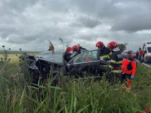 FOTO+VIDEO Accident rutier la ieșire din localitatea Mihai Kogălniceanu, județul Tulcea. Doi bărbați implicați, unul încarcerat  