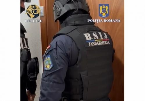 VIDEO Știri România Doi bărbați reținuți de DIICOT pentru trafic de persoane. Ar fi obligat o femeie vulnerabilă să se prostitueze în România și Germania 