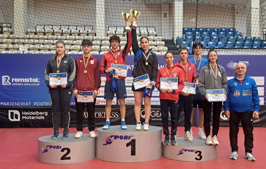 Podiumul de la dublu mixt. Sursa foto: Facebook (Federația Română de Tenis de Masă)
