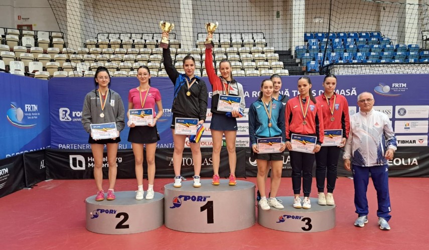 Medaliatele de la dublu fete. Sursa foto: Facebook (Federația Română de Tenis de Masă)