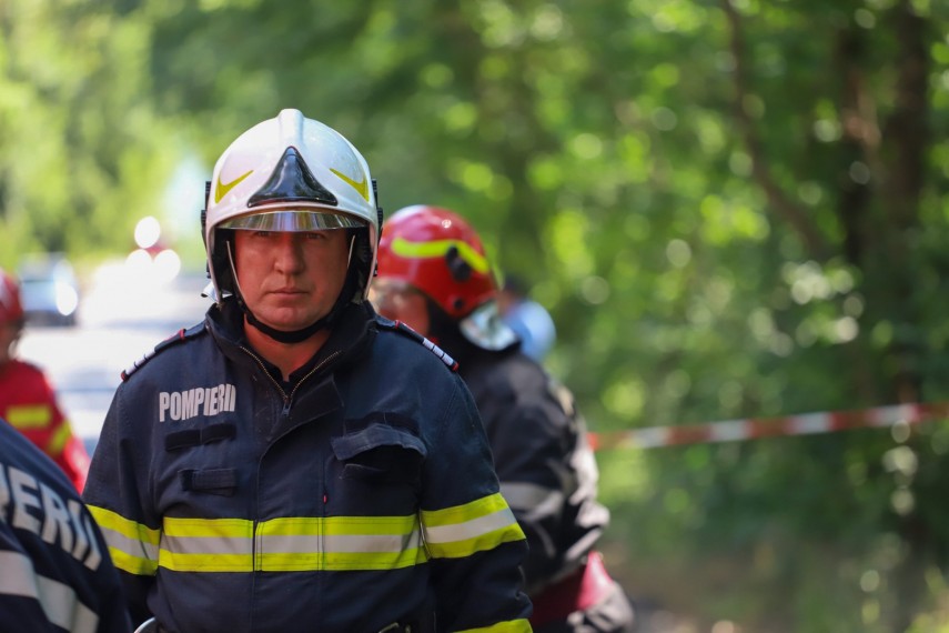 UPDATE: Barbatul de 83 de ani, disparut in padure dupa ce a plecat la cules de ciuperci, gasit de echipele de cautare  