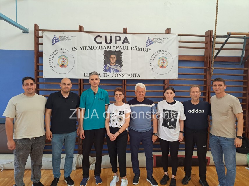De la stânga la dreapta: Cristian Florin Mîndrilă, Gabriel Georgescu, Valentin Egor, Irina Cămui, Cristi Cămui, Mihaela Manole, Viorel Prejbeanu și Florin Voinea. Sursa foto: ZIUA de Constanța