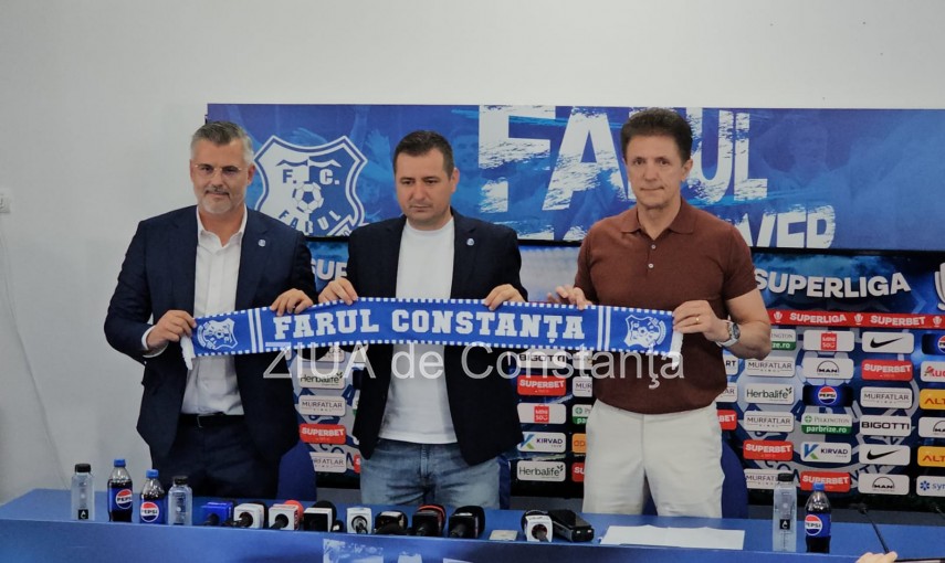 Tiberiu Curt (stânga), Ianis Zicu (centru) și Gică Popescu (dreapta)