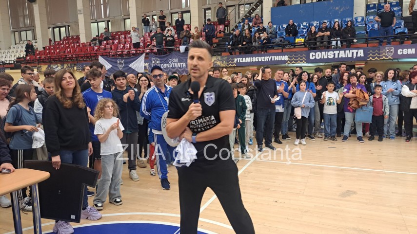 George Buricea, alături de fanii CSM Constanța. Sursa foto: ZIUA de Constanța