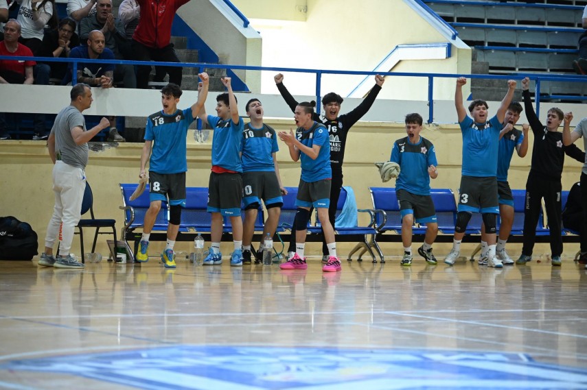 handbal juniorii 3 de la css medgidia locul 5 pe tara suntem mandri de voi ati luptat cu inima si ati