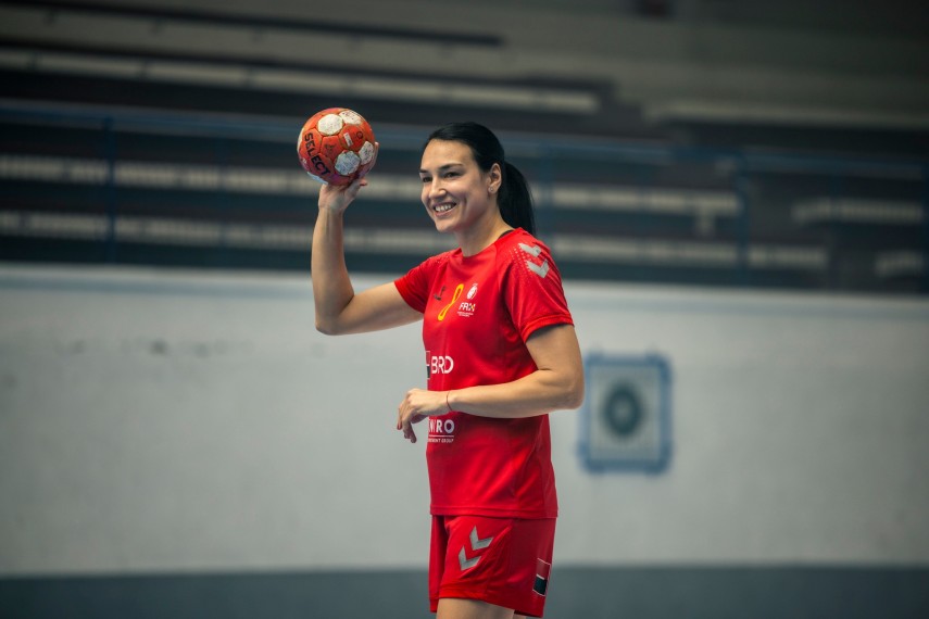 Handbalista Cristina Neagu , sursa foto: Facebook.com