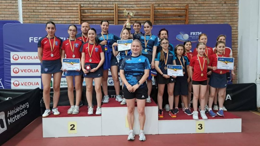 Medaliatele din proba feminină pe echipe. Sursa foto: Facebook (Tenis de masă Constanța)