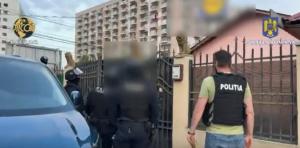 FOTO+VIDEO. Percheziții de amploare   Patru bărbați și două femei, reținuți pentru constituirea unui grup infracțional organizat, trafic de persoane și proxenetism