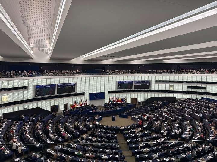 Parlamentul European. Foto: Facebook/Victor Negrescu