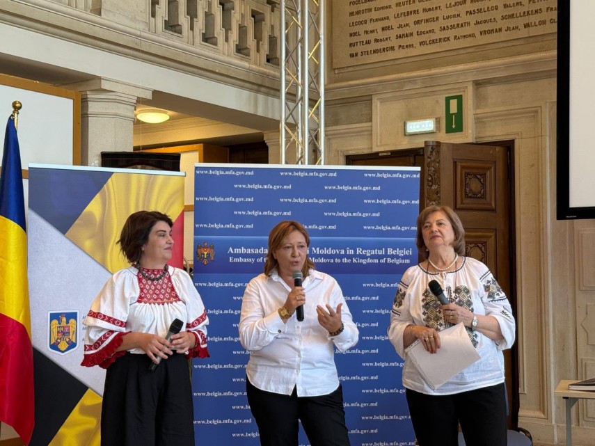 Anca Ștefan, Mirela Voicu și Aurelia Lăpușan. Foto:  Facebook Viorel Cibotaru