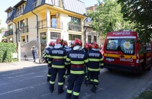 Știri România FOTO-VIDEO. Alertă la o grădiniță! Un adult și 12 copii, transportați la spital 