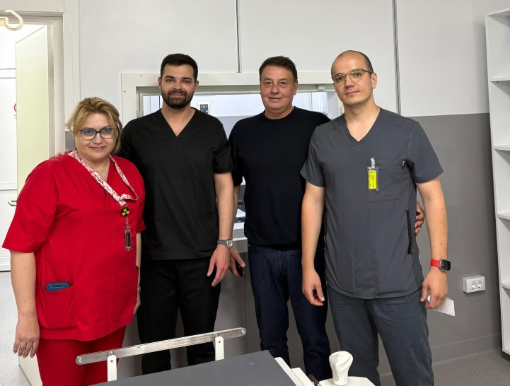 Florin Mitroi, președinte CJC, alături de cadre medicale, Sursa foto: Facebook
