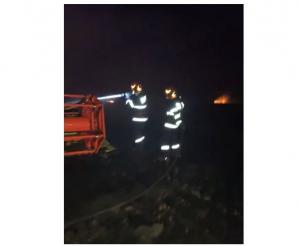 VIDEO. Incendiu violent la un utilaj agricol, la Tulcea! 