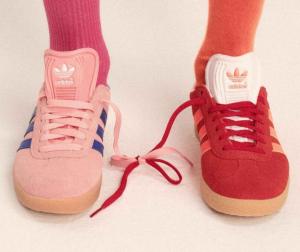 Adidași pentru vară - cum să alegi pantofii sport perfecți pentru o rochie?