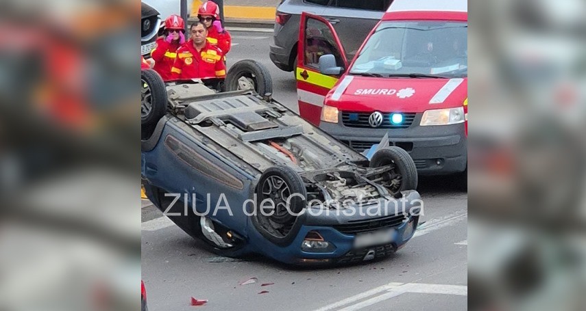 Accident rutier la Constanta cu trei masini, dintre care una s-a rasturnat!  
