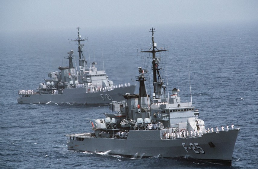 Fregate cu rachete ARV Mariscal Sucre (F-21) și ARV General Salóm (F-25) ale Marinei Naționale Venezuelene
