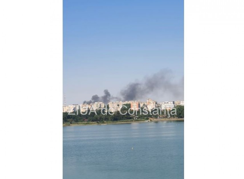 foto situatie de urgenta in constanta incendiu la o anexa si vegetatie uscata pe strada prelungirea barbu