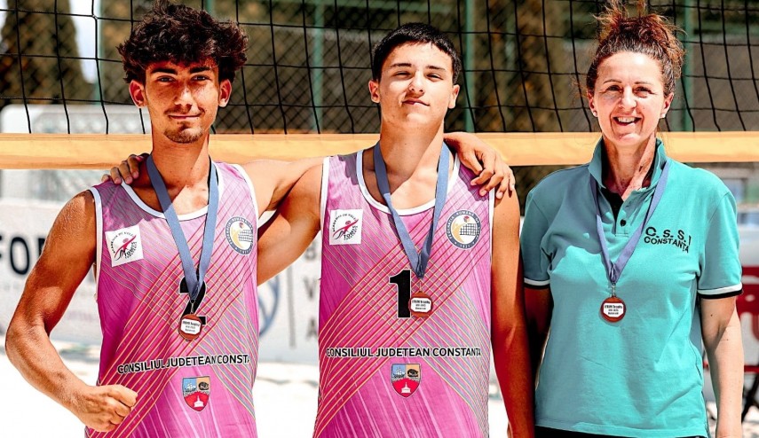 Luca Simula și Vlad Iarca, alături de Mihaela Isac. Sursa foto: Facebook (Mihaela Isac)