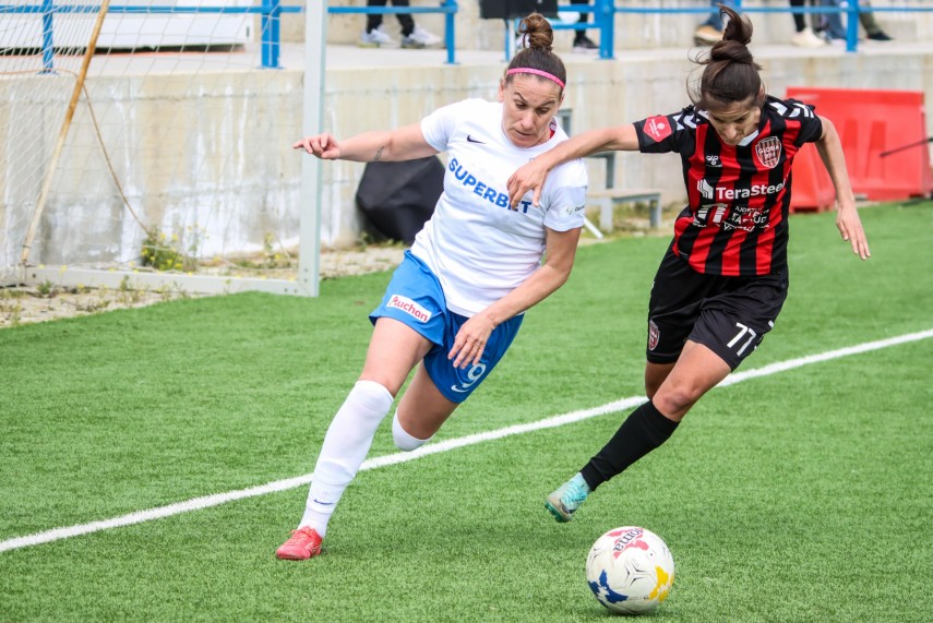 Laura Rus a jucat la Farul Constanța cu numărul 9. Sursa foto: Farul Constanța