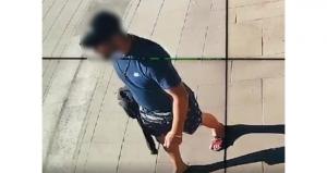 VIDEO Stație de autobuz vandalizată pe bulevardul Alexandru Lăpușneanu! Făptașul, prins în flagrant de Poliția Locală Constanța