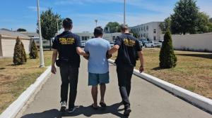 VIDEO Reținut și arestat preventiv după ce a lovit un bărbat și i-a furat telefonul, în Constanța