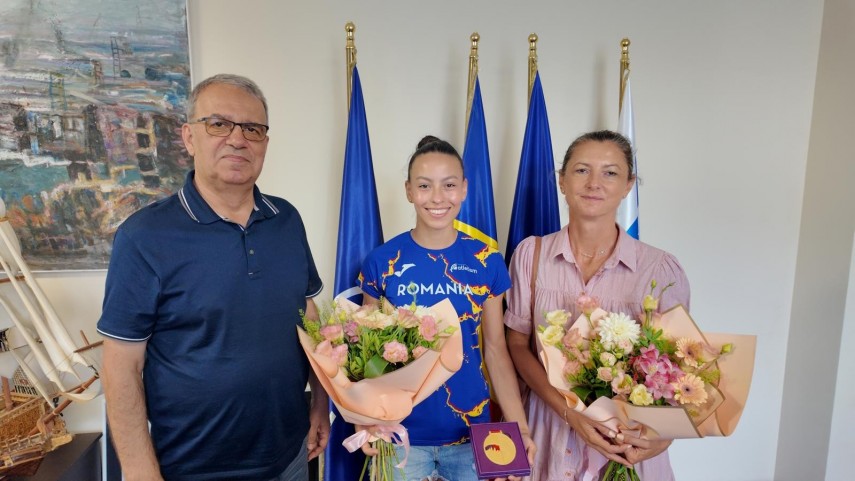 Primarul Constanței, Vergil Chițac și atleta Alexia Dospin, Sursa foto: Primăria Constanța