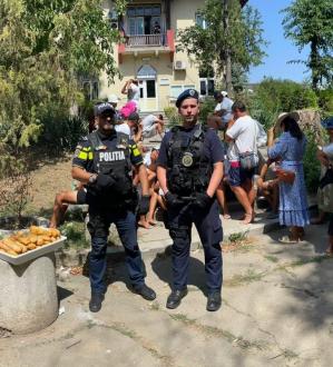 FOTO+VIDEO Vânzătorii ambulanți din stațiunile Eforie Nord și Eforie Sud, județul Constanța, amendați de polițiști 