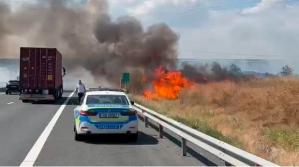  FOTO-VIDEO. Incendiu în zona Saligny. Fumul afectează vizibilitatea pe autostrada A2 București - Constanța         