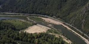 VIDEO Secțiunea a treia a Autostrăzii Sibiu-Pitești prinde contur! Se lucrează cu 900 de persoane și 150 de utilaje 