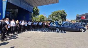 FOTO-VIDEO. Alexandru Mezei, condus pe ultimul drum în lacrimile și aplauzele colegilor din Autoritatea Navală Română