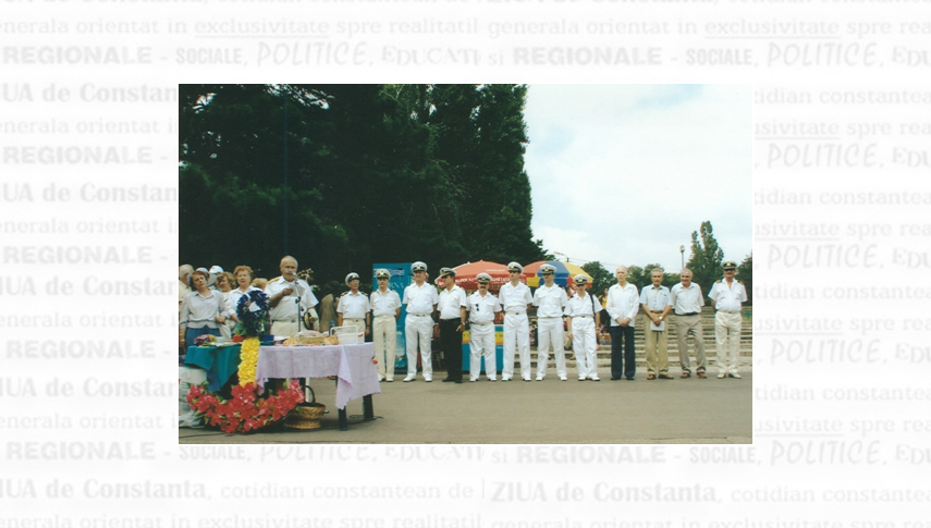 Membrii Ligii Navale Române și reprezentanții Statului Major al Forțelor Navale sărbătorind Ziua Marinei Române în Parcul Herăstrău