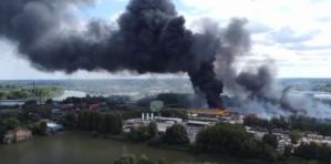 VIDEO Explozii și incendiu de amploare în portul Hamburg, Germania. Pompierii au luptat peste 40 de ore cu flăcările