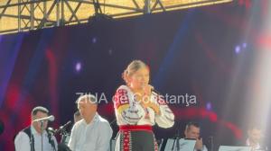 LIVE Text FOTO+VIDEO. Ce rezervă a doua seară a Festivalului Național al Cântecului și Dansului Popular Românesc „Mamaia”? „Cântecele românilor” vor răsuna pe scenă      
