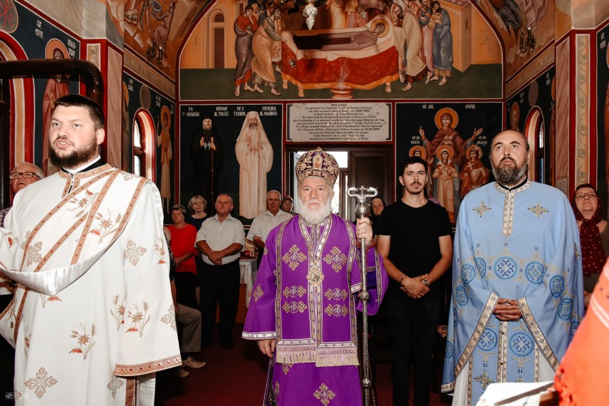 foto credinciosii din tulcea s au adunat la parastasul mitropolitului antonie plamadeala 909889 foto credinciosii din tulcea s au adunat la parastasul mitropolitului antonie plamadeala 909889