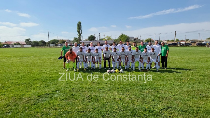 Gică Hagi alături de echipa AS Tricolorul Săcele. Foto: ZIUA de Constanța