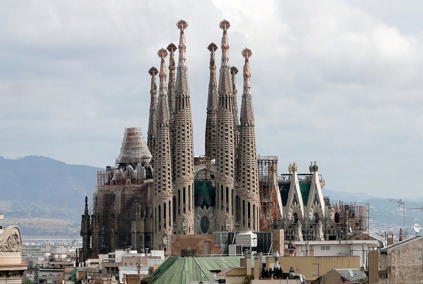 Sagrada Familia; Sursa foto: Wikipedia