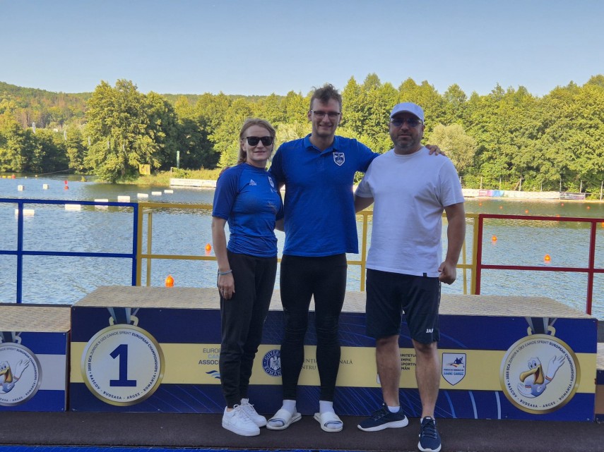 Iulian Nistor, alături de antrenorii Gabriel Aftenie și Alina Chirilă. Sursa foto: Facebook (CSM Constanța)