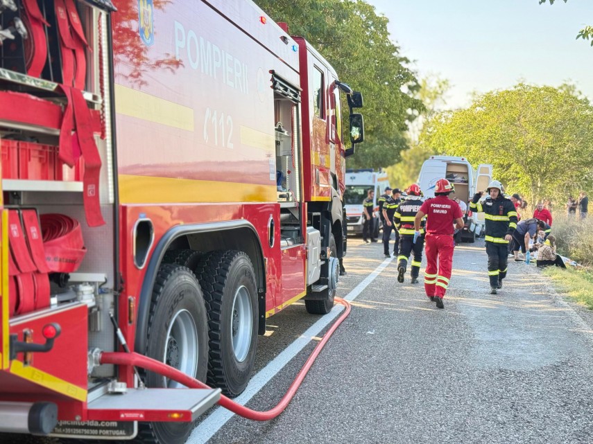  Timis:  Autobuz cu 15 persoane, implicat intr-un accident rutier. Șoferul unui autoturism a decedat 