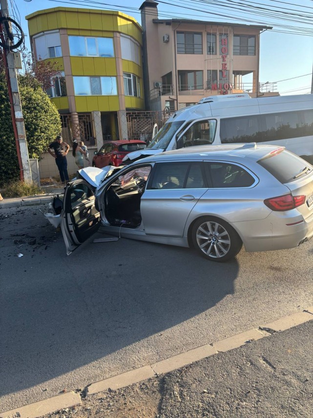 stiri constanta live update foto video accident rutier intre un microbuz si autoturism la iesire din