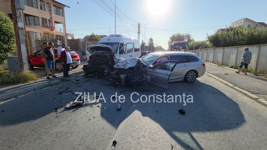 stiri constanta live update foto video accident rutier intre un microbuz si autoturism la iesire din