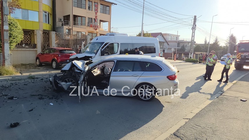 stiri constanta live update foto video accident rutier intre un microbuz si autoturism la iesire din