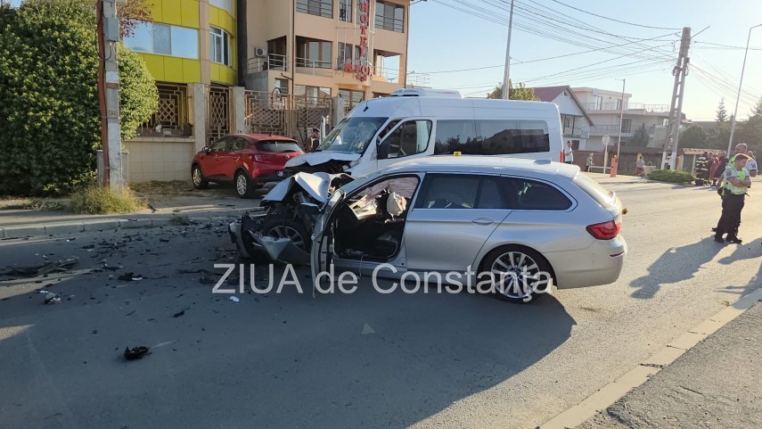 stiri constanta live update foto video accident rutier intre un microbuz si autoturism la iesire din