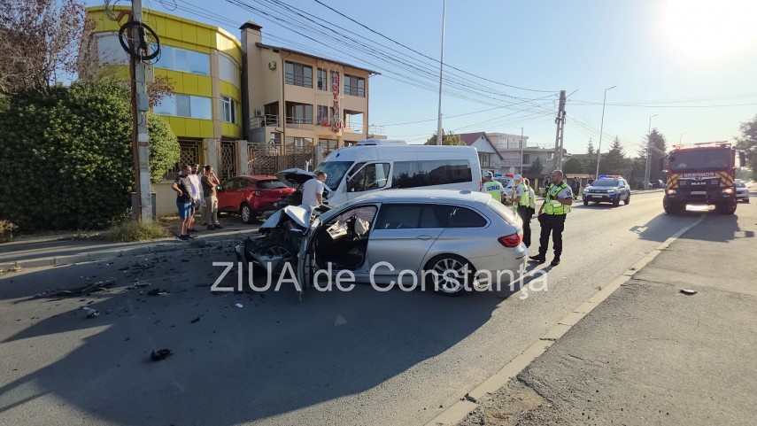 stiri constanta live update foto video accident rutier intre un microbuz si autoturism la iesire din