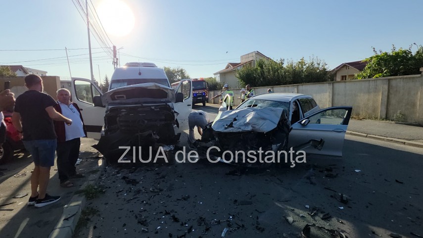 stiri constanta live update foto video accident rutier intre un microbuz si autoturism la iesire din